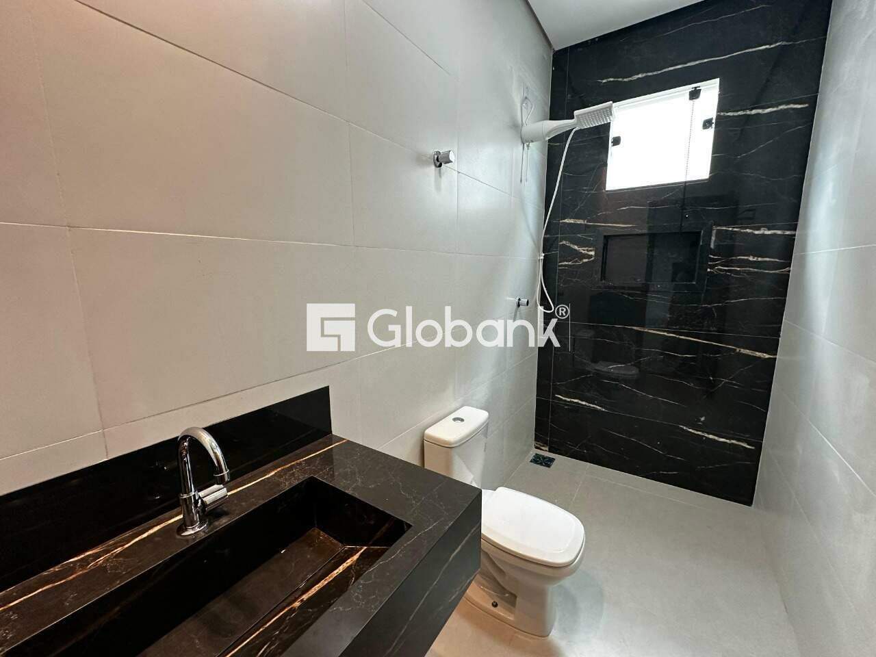 Casa 3 quartos à venda São Bento 122m² Montes Claros MG: Banheiro Social