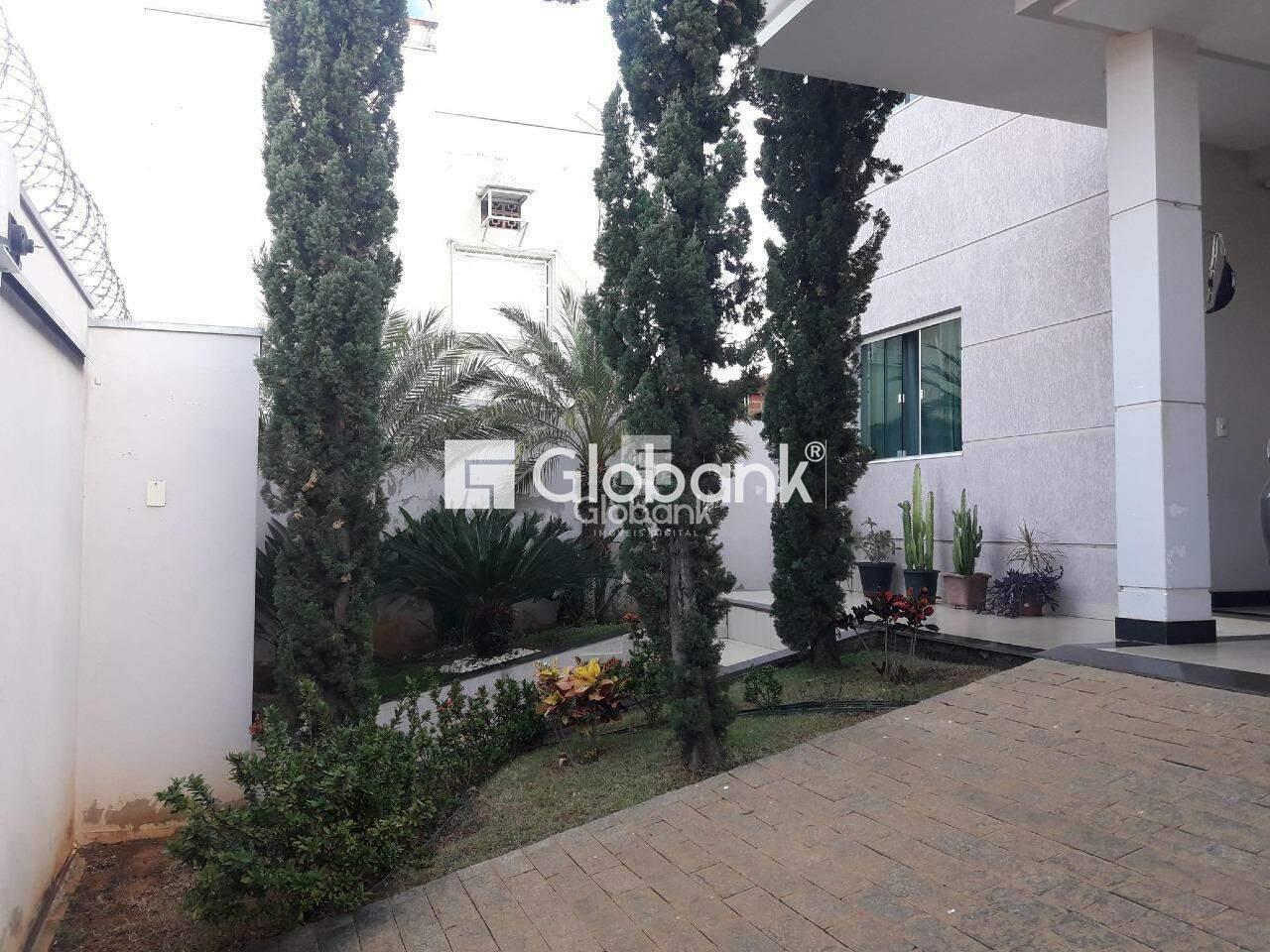 Casa 5 quartos à venda Lourdes 201m² Montes Claros MG: Jardim | Foto_migracao | 1