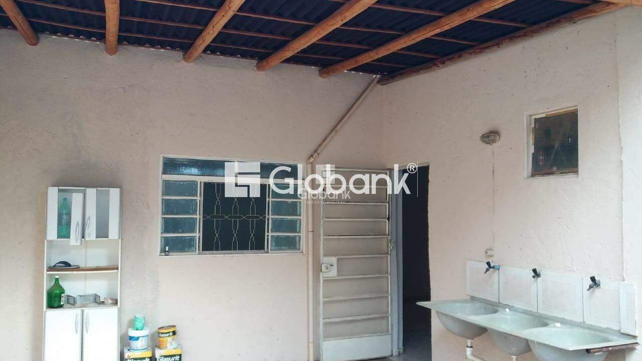Casa 5 quartos à venda Vila Regina 185m² Montes Claros MG: rea de servi o | Foto_migracao | 3