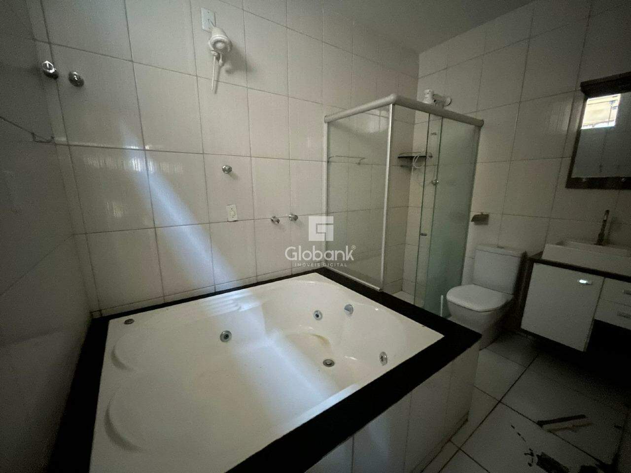 Casa 5 quartos para aluguel Lourdes 300m² Montes Claros MG: Su te 1 | Foto_migracao | 5