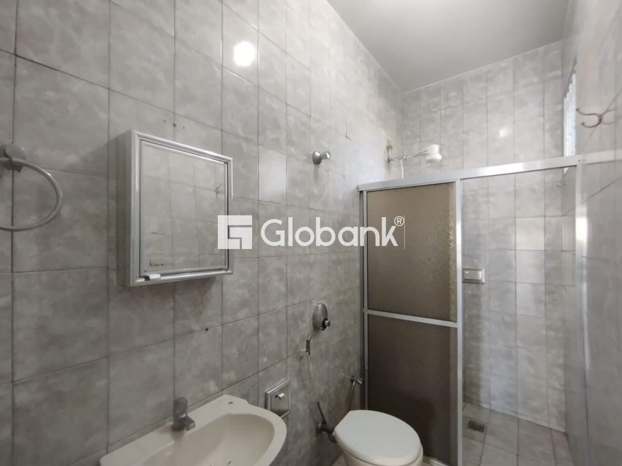 Casa 4 quartos à venda Centro 200m² Montes Claros MG: Banheiro