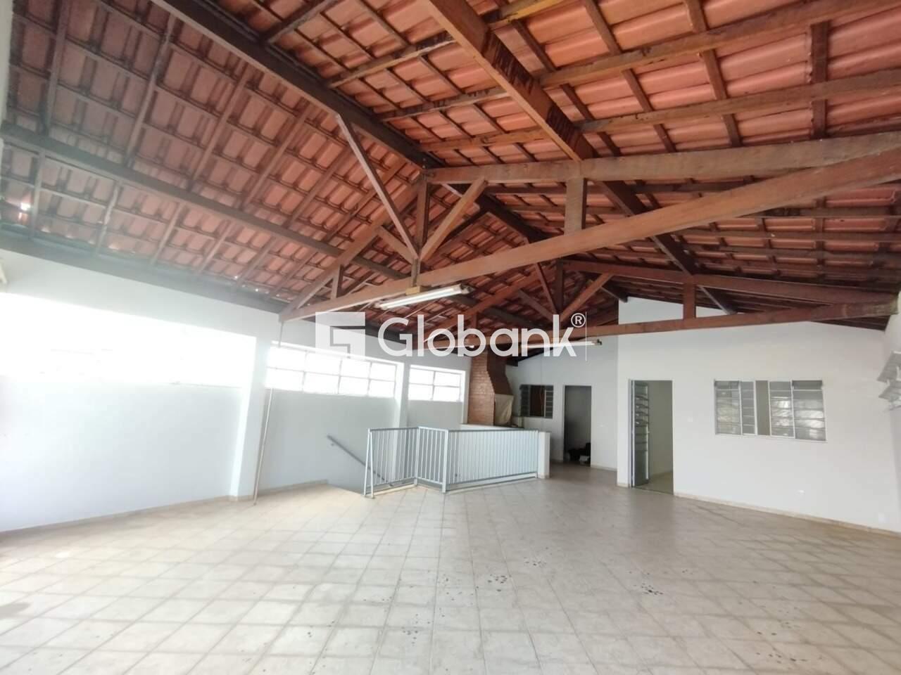 Casa 4 quartos à venda Centro 200m² Montes Claros MG: Foto varanda
