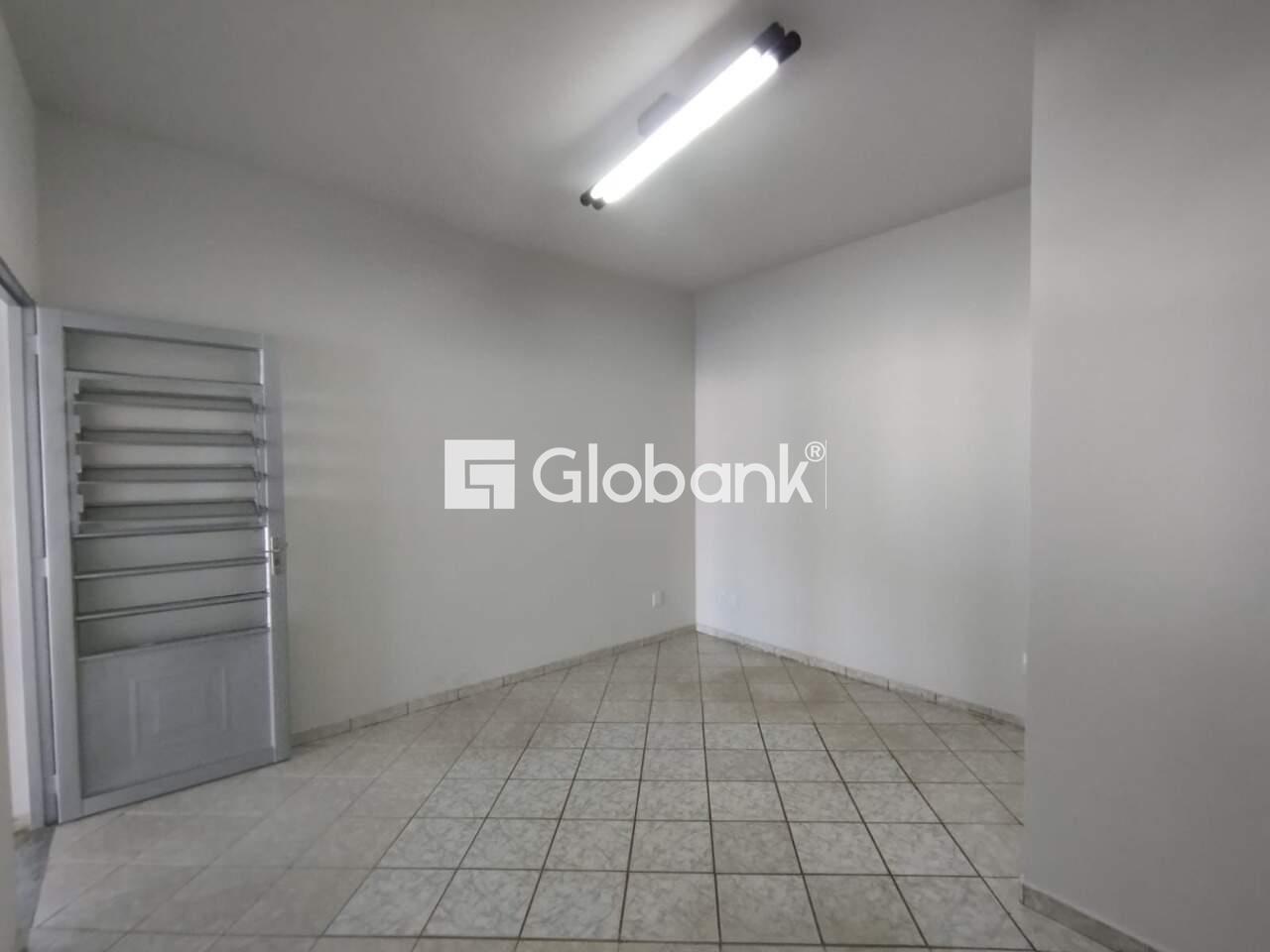 Casa 4 quartos à venda Centro 200m² Montes Claros MG: Sala