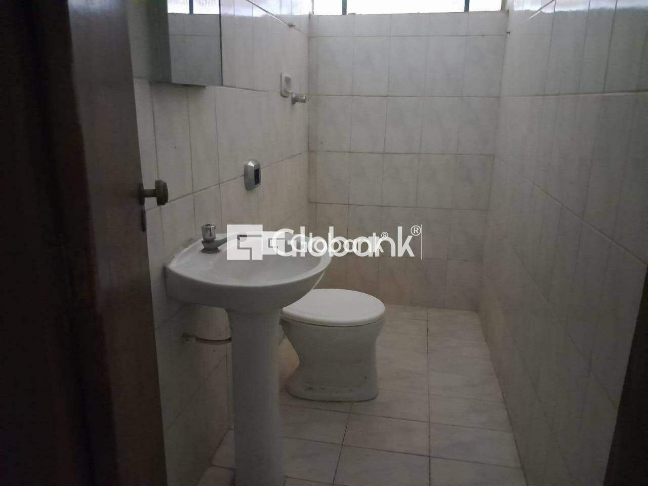 Casa 5 quartos à venda Vila Guilhermina 200m² Montes Claros MG: Banheiro Social | Foto_migracao | 3