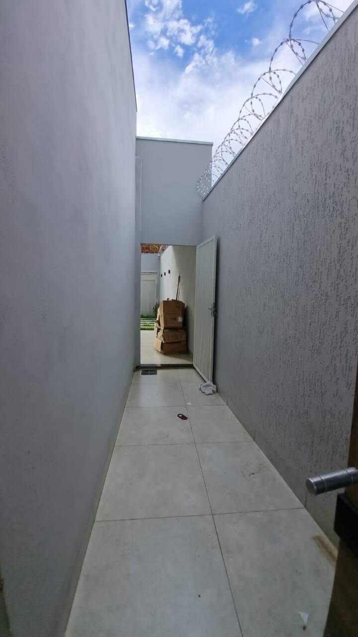 Casa 3 quartos à venda Ibituruna 170m² Montes Claros MG: Corredor Lateral