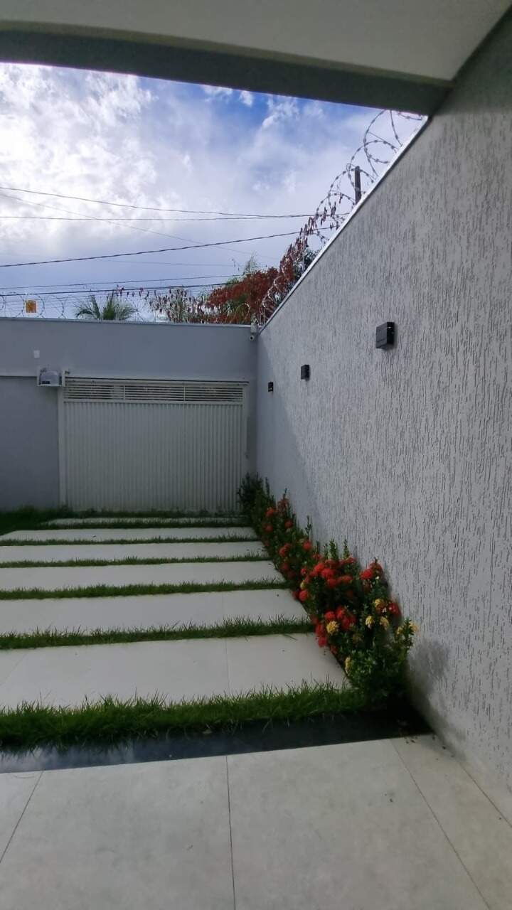 Casa 3 quartos à venda Ibituruna 170m² Montes Claros MG: Garagem