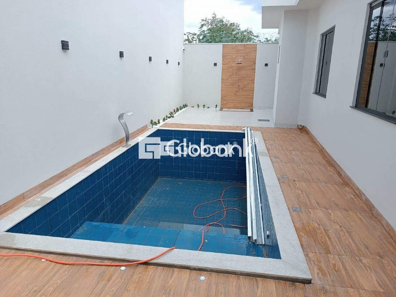 Casa 3 quartos à venda Ibituruna 170m² Montes Claros MG: Piscina