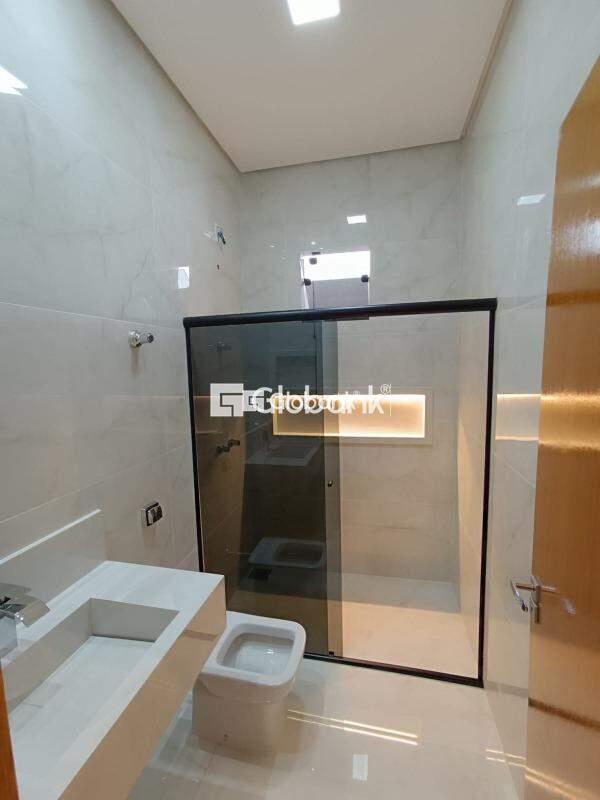 Casa 3 quartos à venda Ibituruna 170m² Montes Claros MG: Banheiro Social