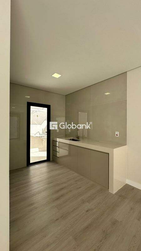 Casa 3 quartos à venda Ibituruna 130m² Montes Claros MG: 