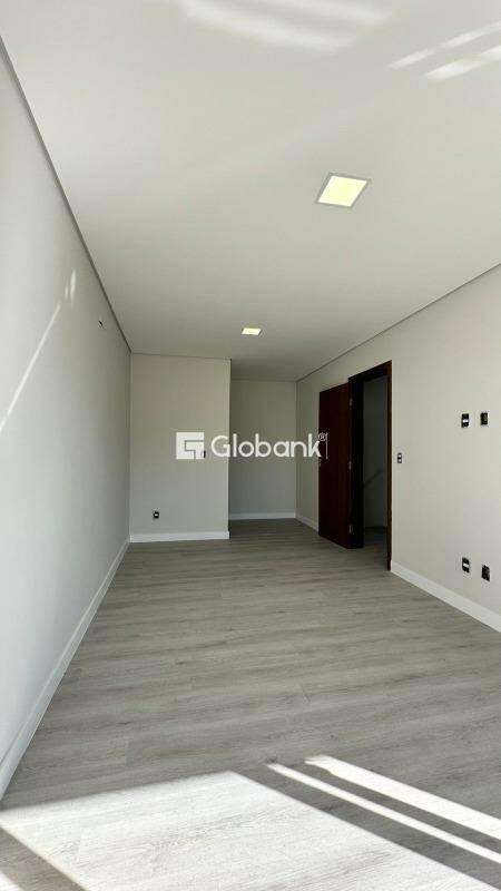 Casa 3 quartos à venda Ibituruna 130m² Montes Claros MG: 