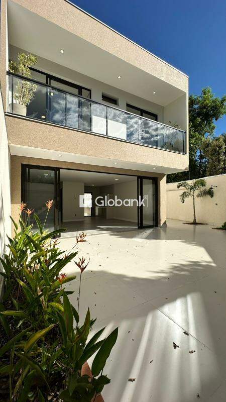 Casa 3 quartos à venda Ibituruna 130m² Montes Claros MG: 