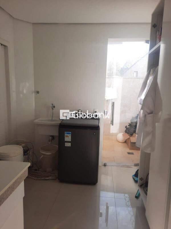 Casa 3 quartos à venda Morada do Sol 270m² Montes Claros MG: rea de servi o com arm rios planejados | Foto_migracao | 13