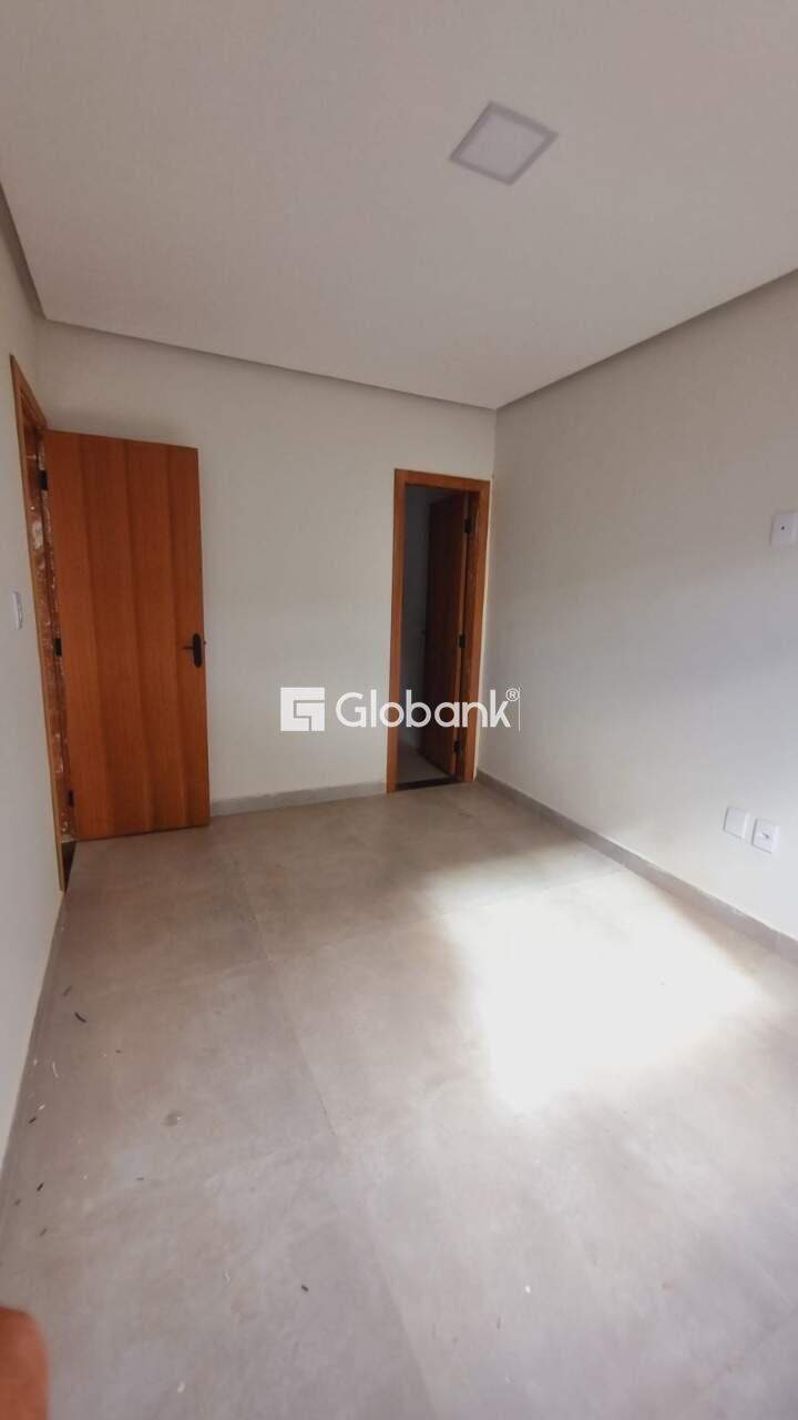 Casa 3 quartos à venda Jardim Olímpico 62m² Montes Claros MG: Sala