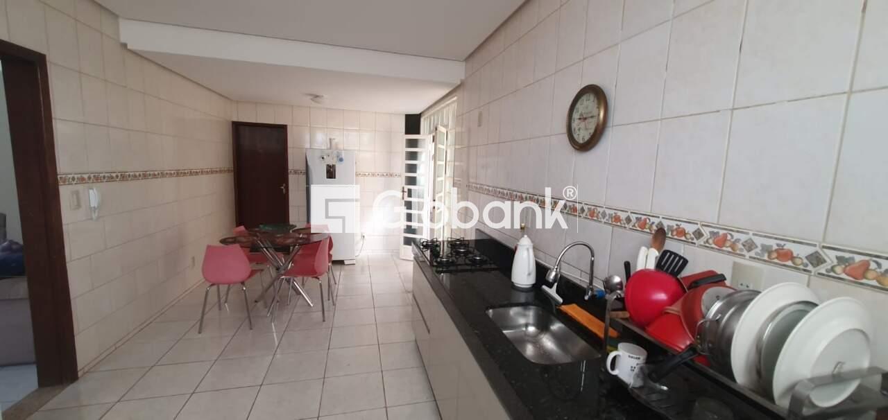 Casa 4 quartos à venda Planalto 280m² Montes Claros MG: cozinha