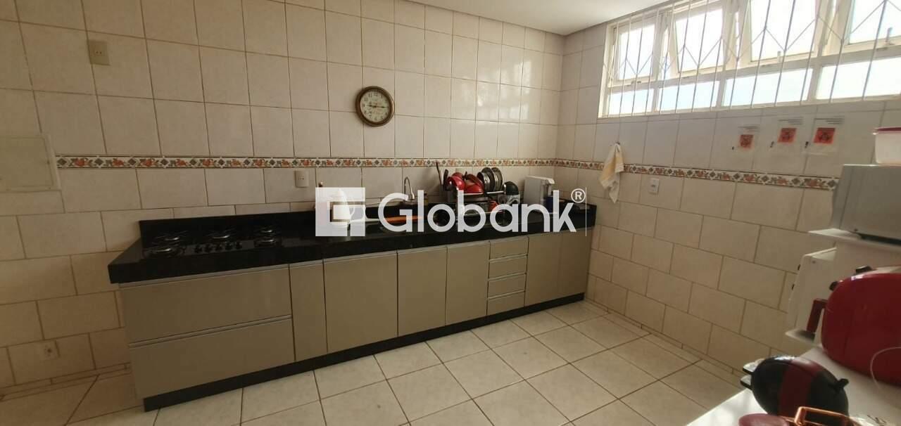 Casa 4 quartos à venda Planalto 280m² Montes Claros MG: 