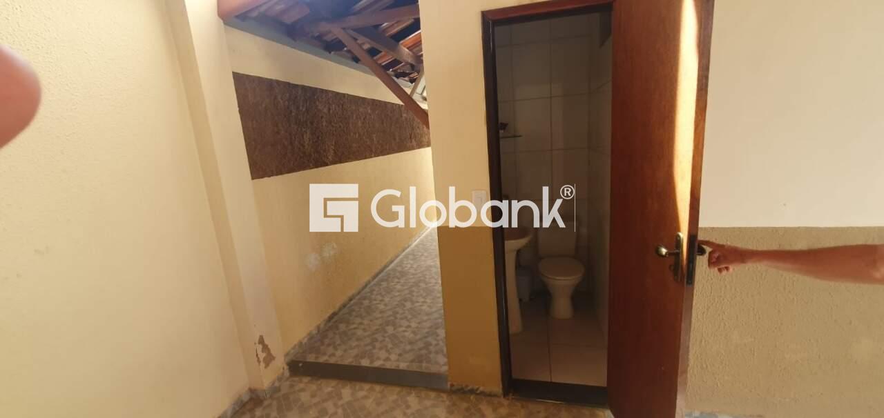 Casa 4 quartos à venda Planalto 280m² Montes Claros MG: banheiro da  rea gourmet