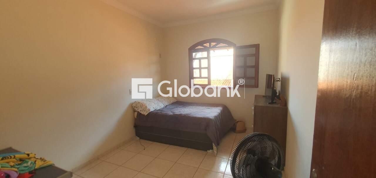 Casa 4 quartos à venda Planalto 280m² Montes Claros MG: quarto