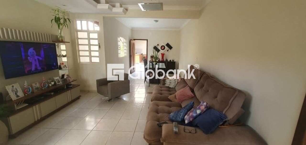 Casa 4 quartos à venda Planalto 280m² Montes Claros MG: 