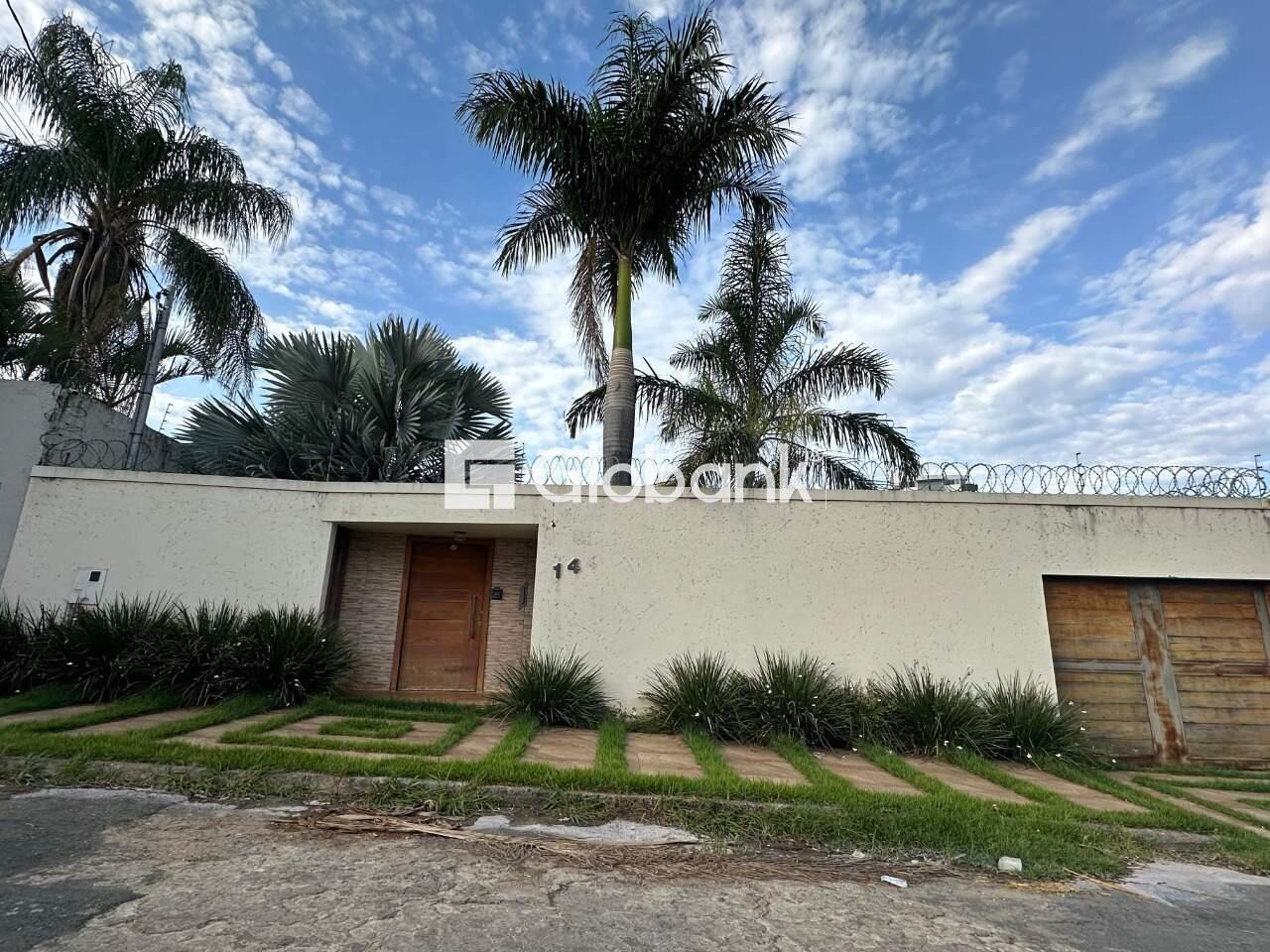 Casa 6 quartos à venda Ibituruna 550m² Montes Claros MG: Fachada