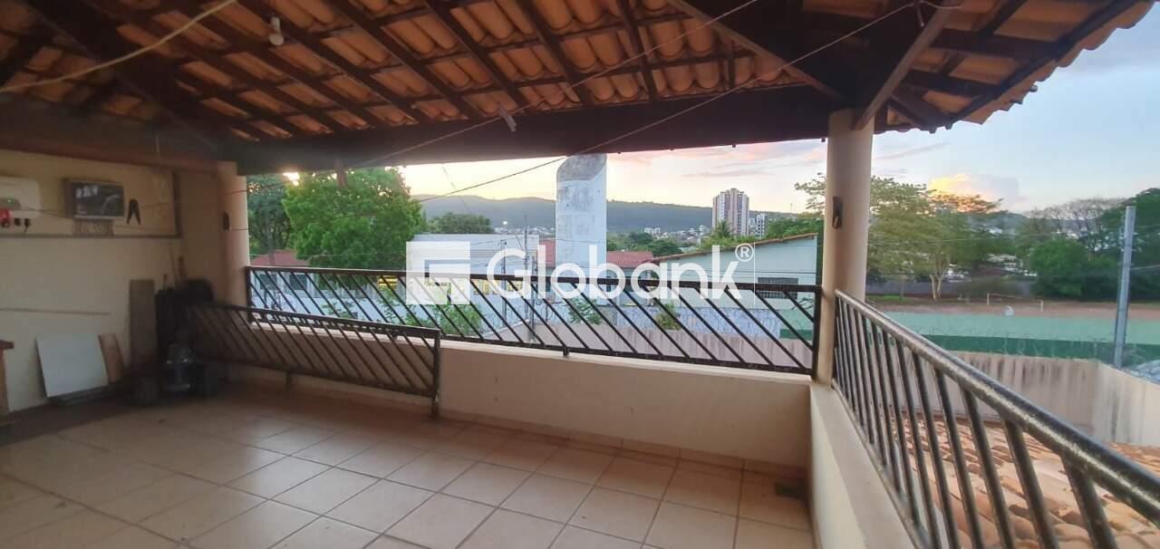 Casa 4 quartos à venda Jardim São Luiz 240m² Montes Claros MG: Varanda