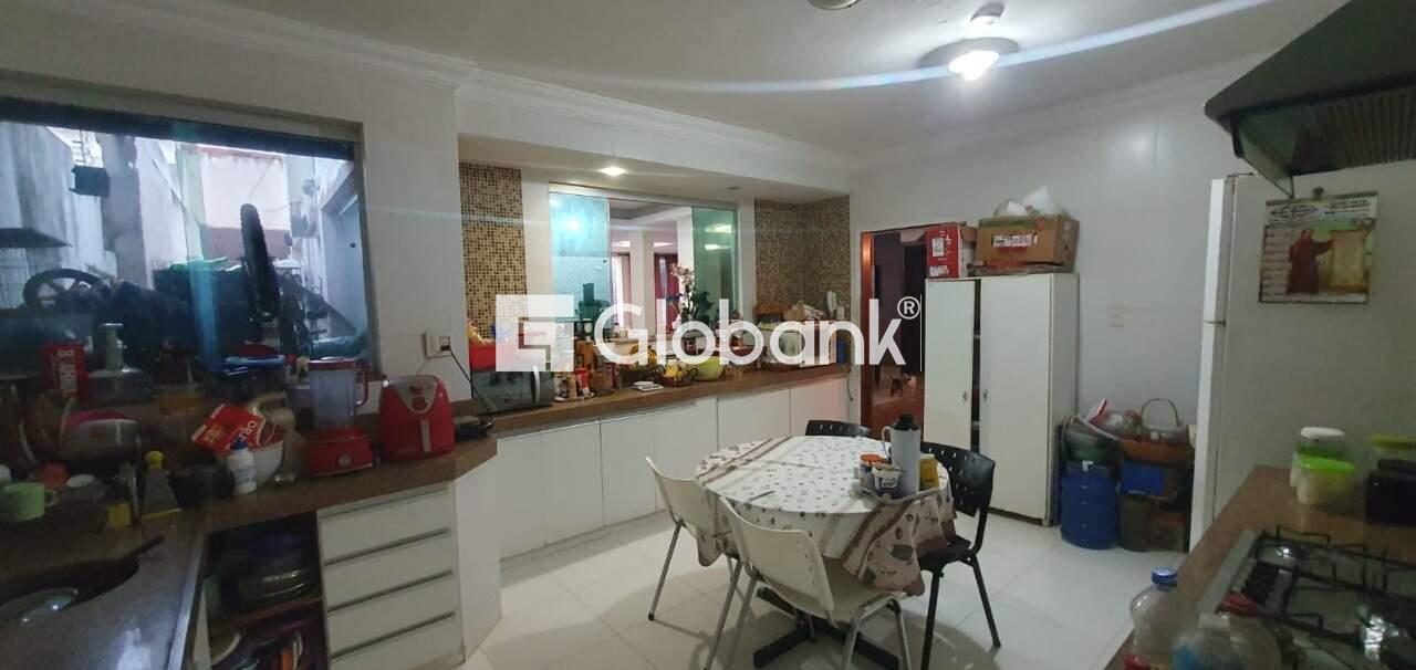 Casa 4 quartos à venda Jardim São Luiz 240m² Montes Claros MG: Cozinha