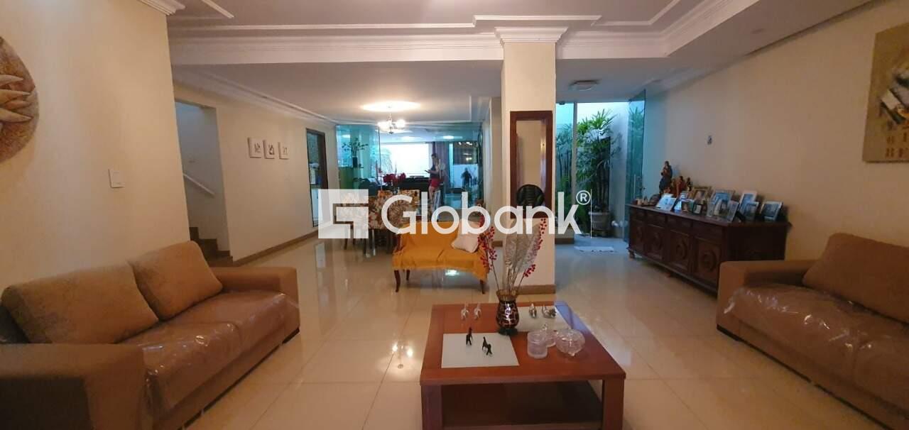Casa 4 quartos à venda Jardim São Luiz 240m² Montes Claros MG: Sala