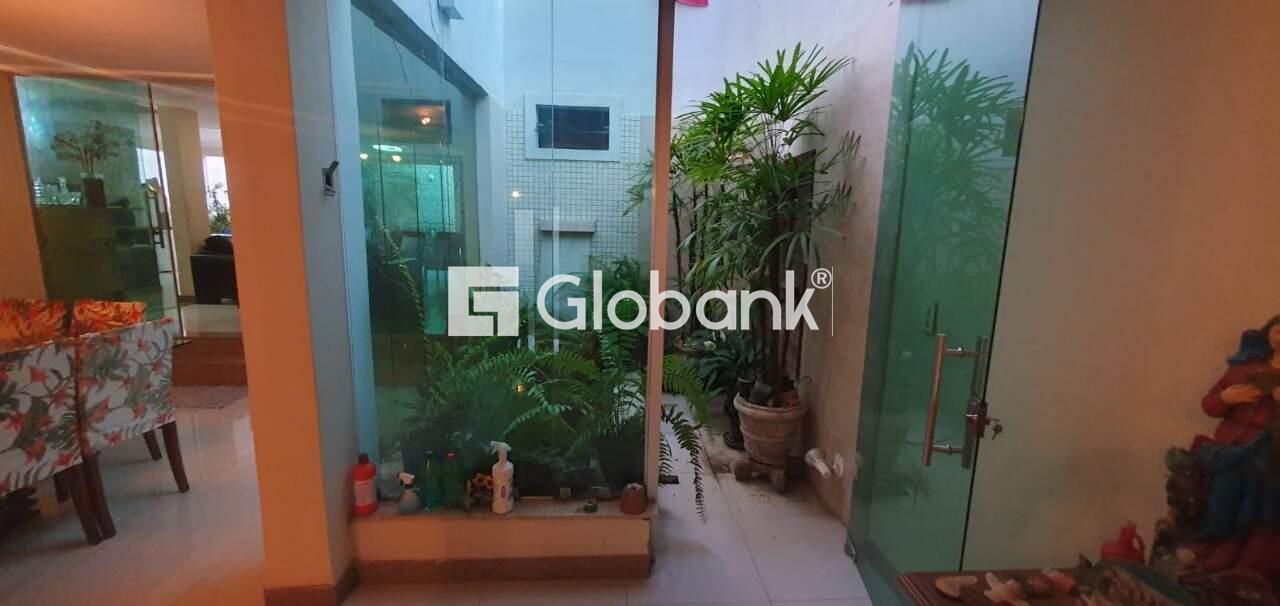 Casa 4 quartos à venda Jardim São Luiz 240m² Montes Claros MG: jardim de inverno