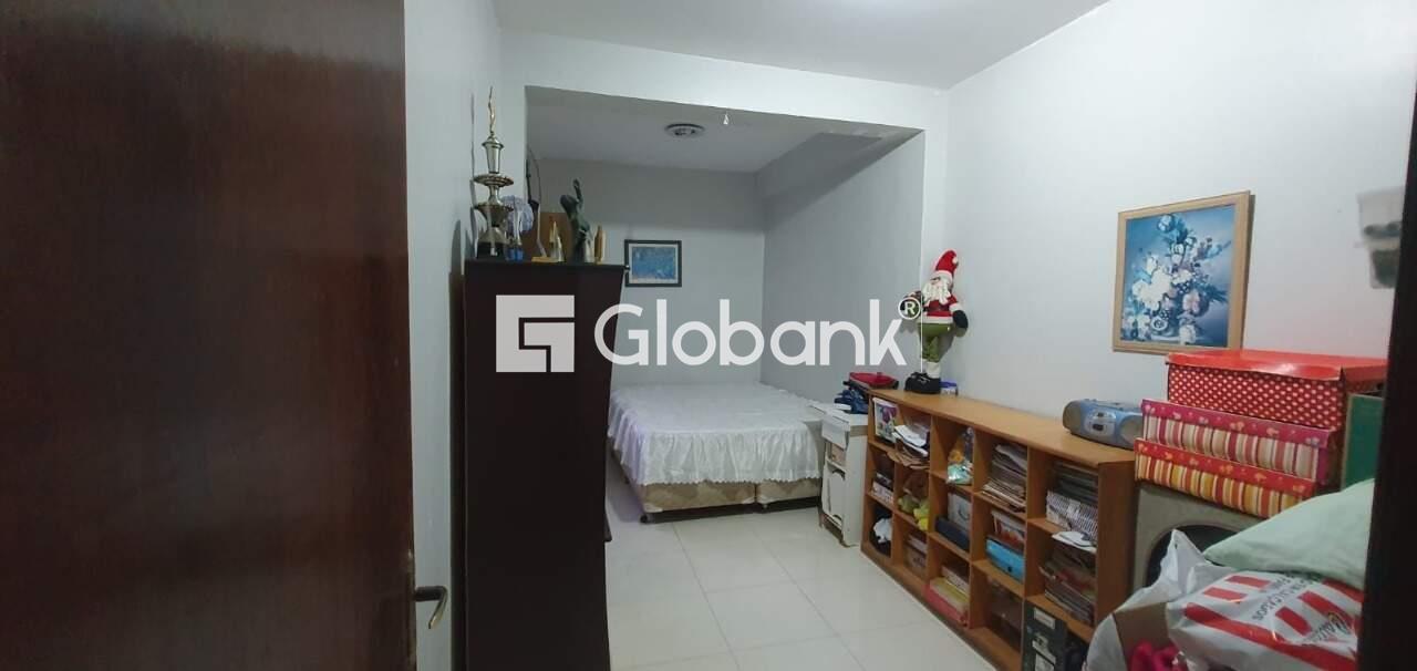 Casa 4 quartos à venda Jardim São Luiz 240m² Montes Claros MG: Quarto