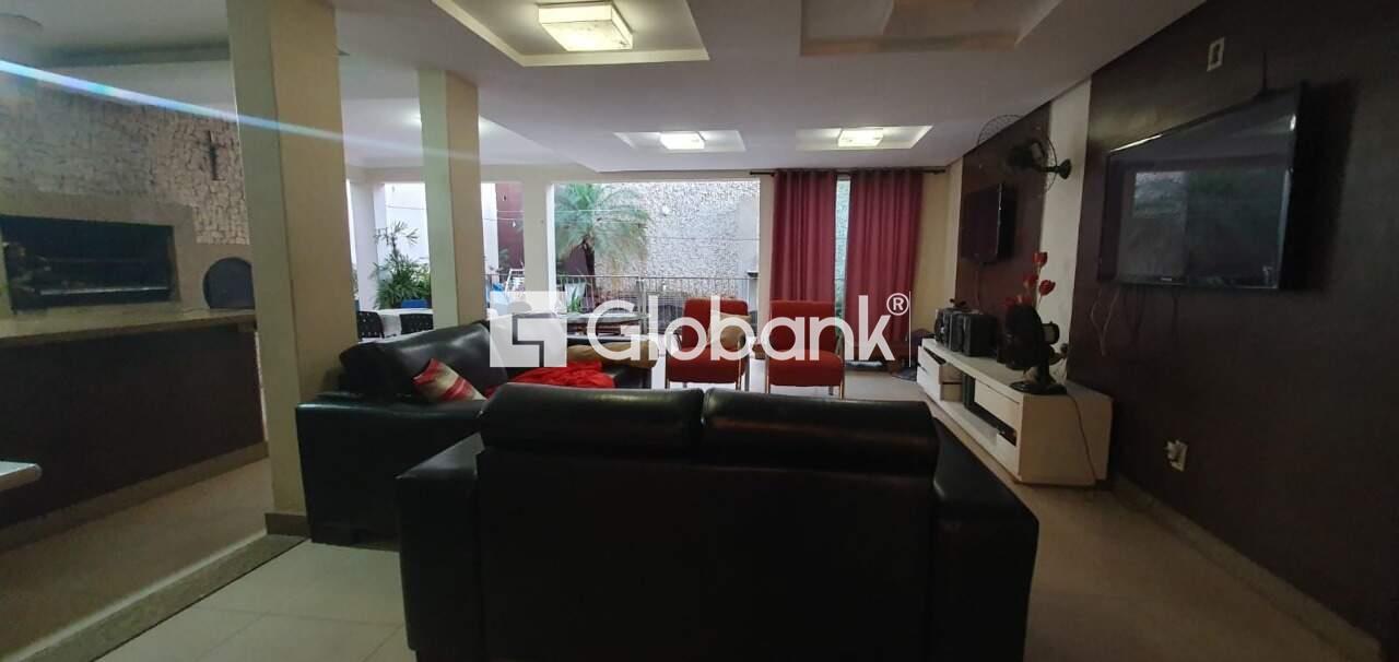 Casa 4 quartos à venda Jardim São Luiz 240m² Montes Claros MG: Sala