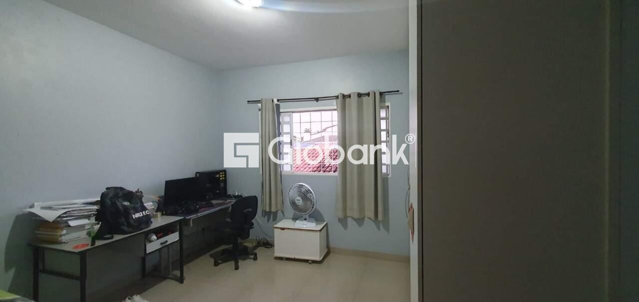 Casa 4 quartos à venda Jardim São Luiz 240m² Montes Claros MG: Quarto