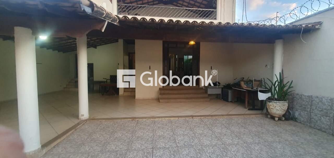 Casa 4 quartos à venda Jardim São Luiz 240m² Montes Claros MG: Varanda