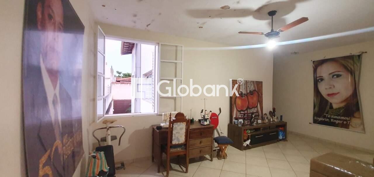 Casa 4 quartos à venda Jardim São Luiz 240m² Montes Claros MG: Quarto