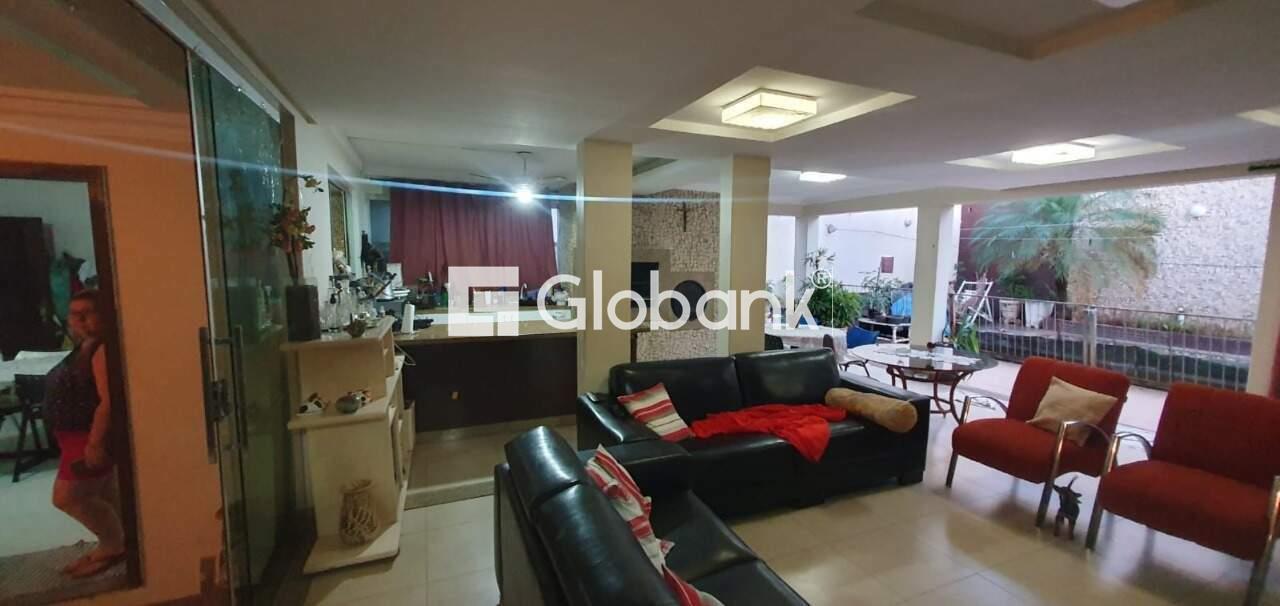 Casa 4 quartos à venda Jardim São Luiz 240m² Montes Claros MG: Sala