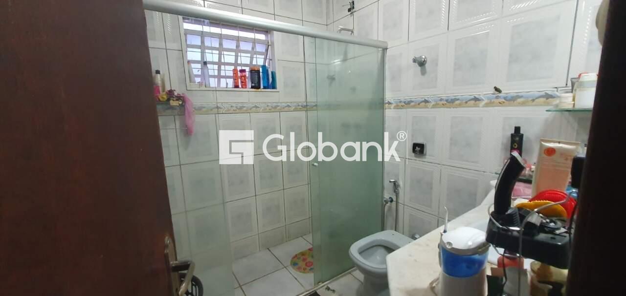 Casa 4 quartos à venda Jardim São Luiz 240m² Montes Claros MG: Banheiro
