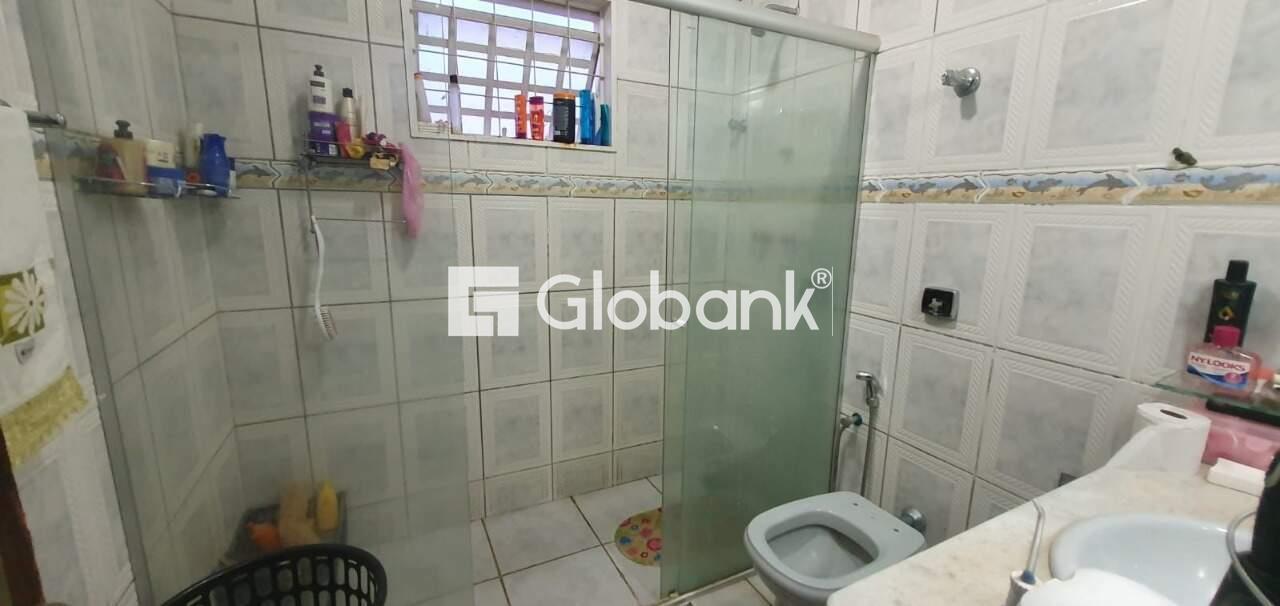 Casa 4 quartos à venda Jardim São Luiz 240m² Montes Claros MG: banheiro
