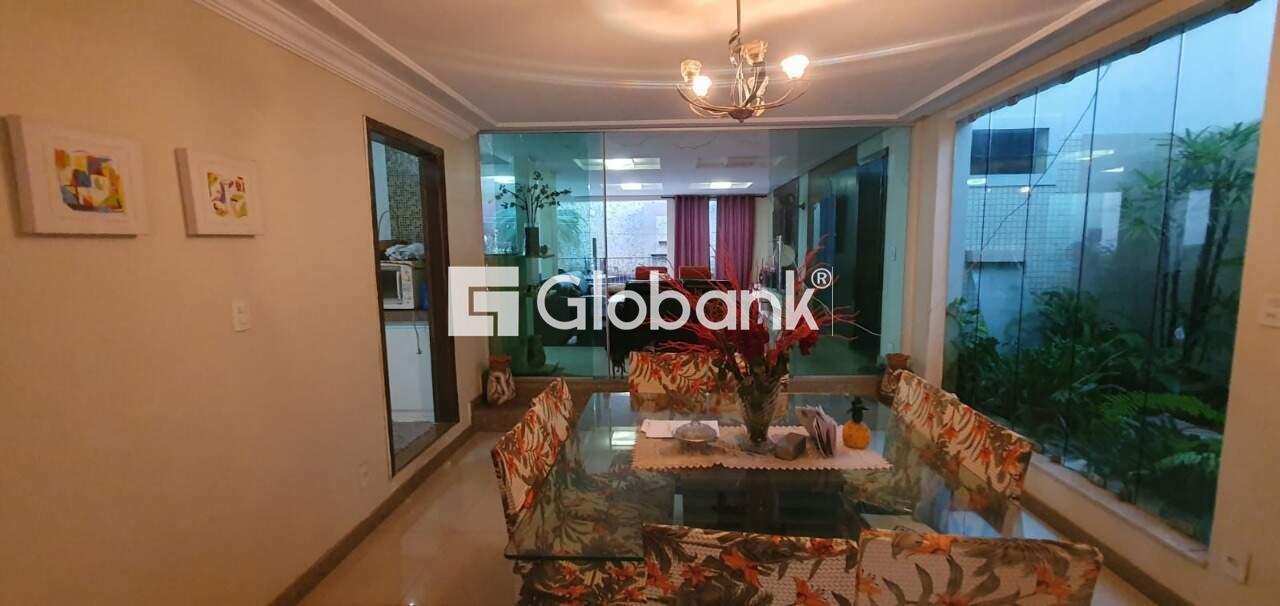 Casa 4 quartos à venda Jardim São Luiz 240m² Montes Claros MG: sala de jantar
