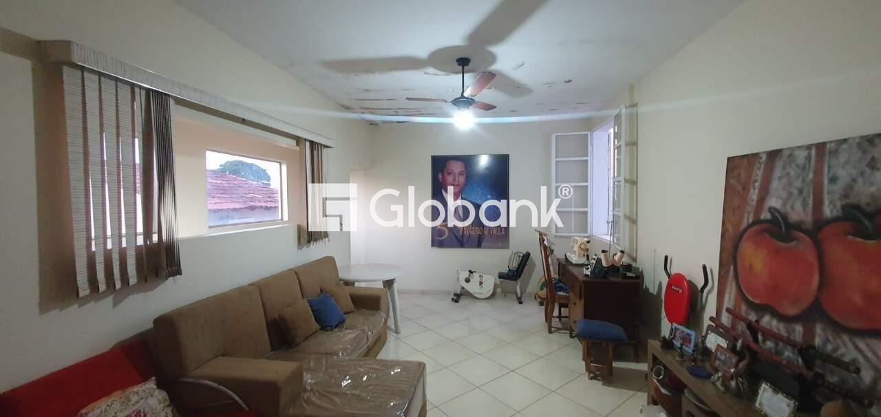 Casa 4 quartos à venda Jardim São Luiz 240m² Montes Claros MG: sala de tv