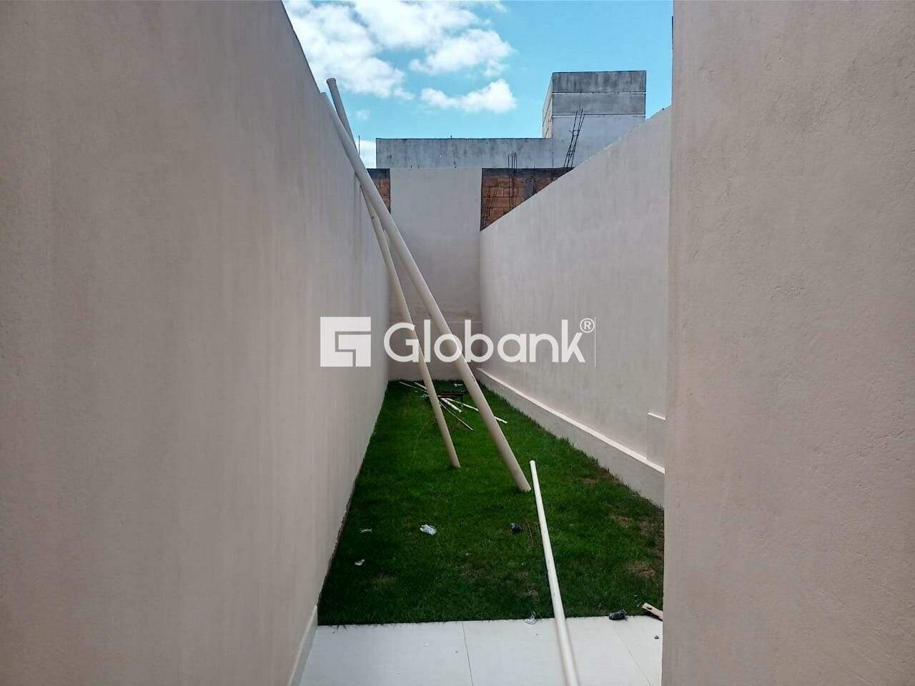 Casa 2 quartos à venda Interlagos 55m² Montes Claros MG: jardim integrado com su te