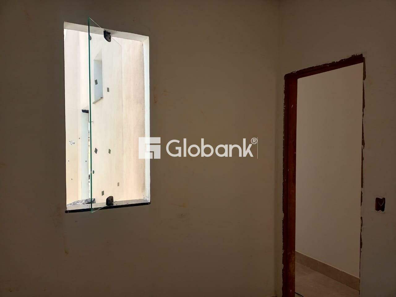 Casa 2 quartos à venda Interlagos 55m² Montes Claros MG: janelas vidro temperado, rebaixamento em gesso, piso porcelanato