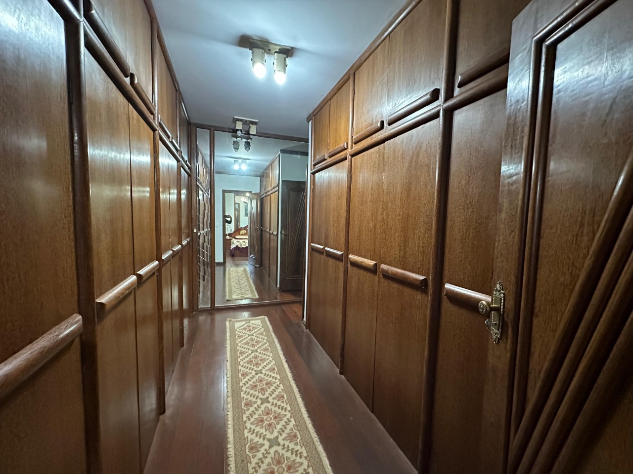 Casa 5 quartos para aluguel Jardim São Luiz 650m² Montes Claros MG: Closet