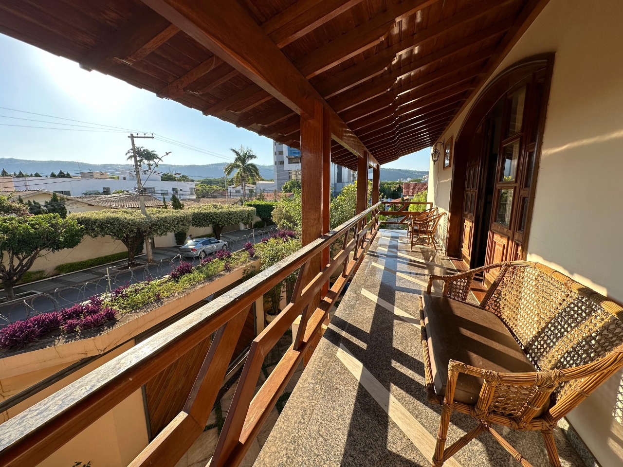 Casa 5 quartos para aluguel Jardim São Luiz 650m² Montes Claros MG: Varanda
