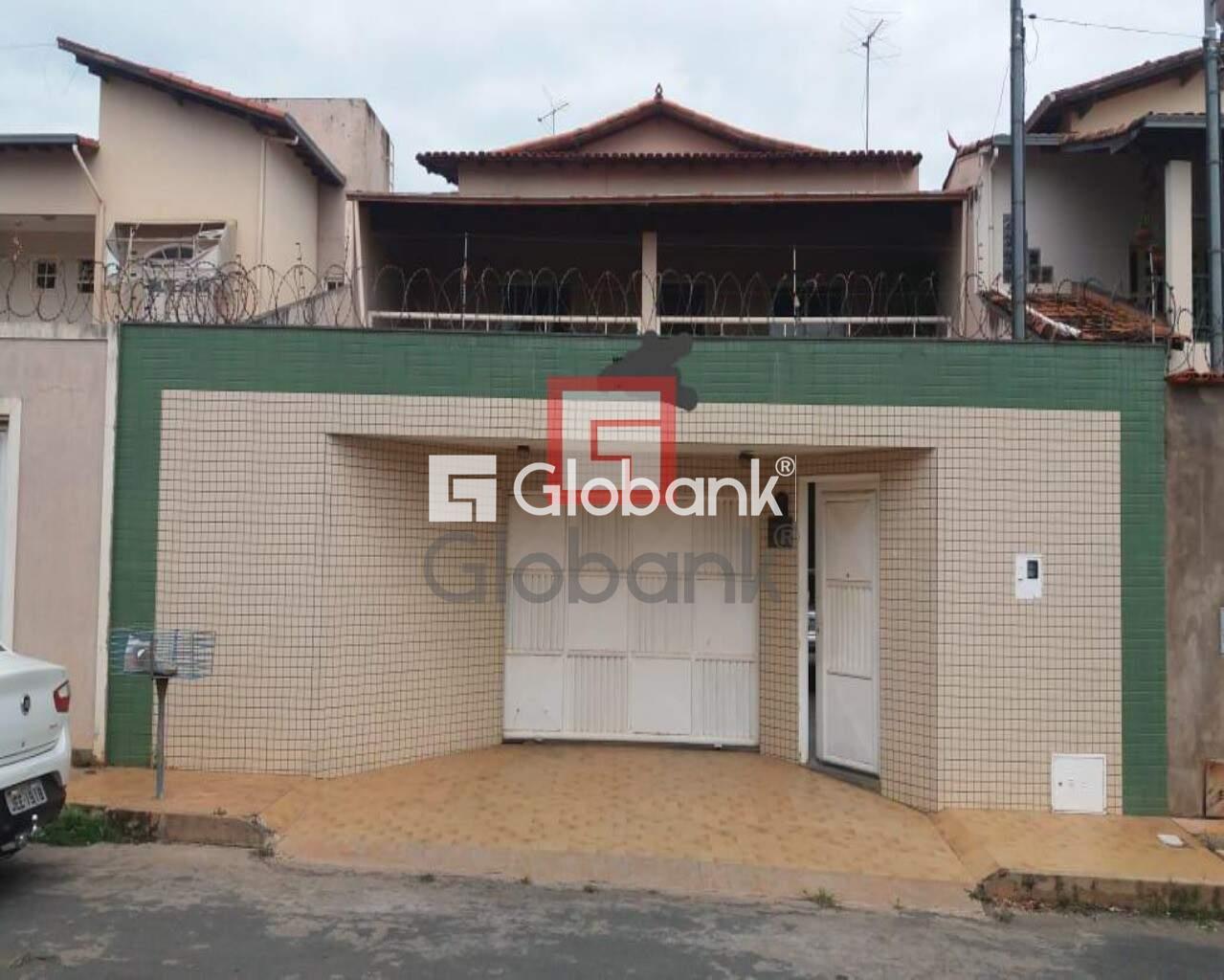 Casa 4 quartos à venda Monte Carmelo 300m² Montes Claros MG: Foto 01 | Foto_migracao | 1