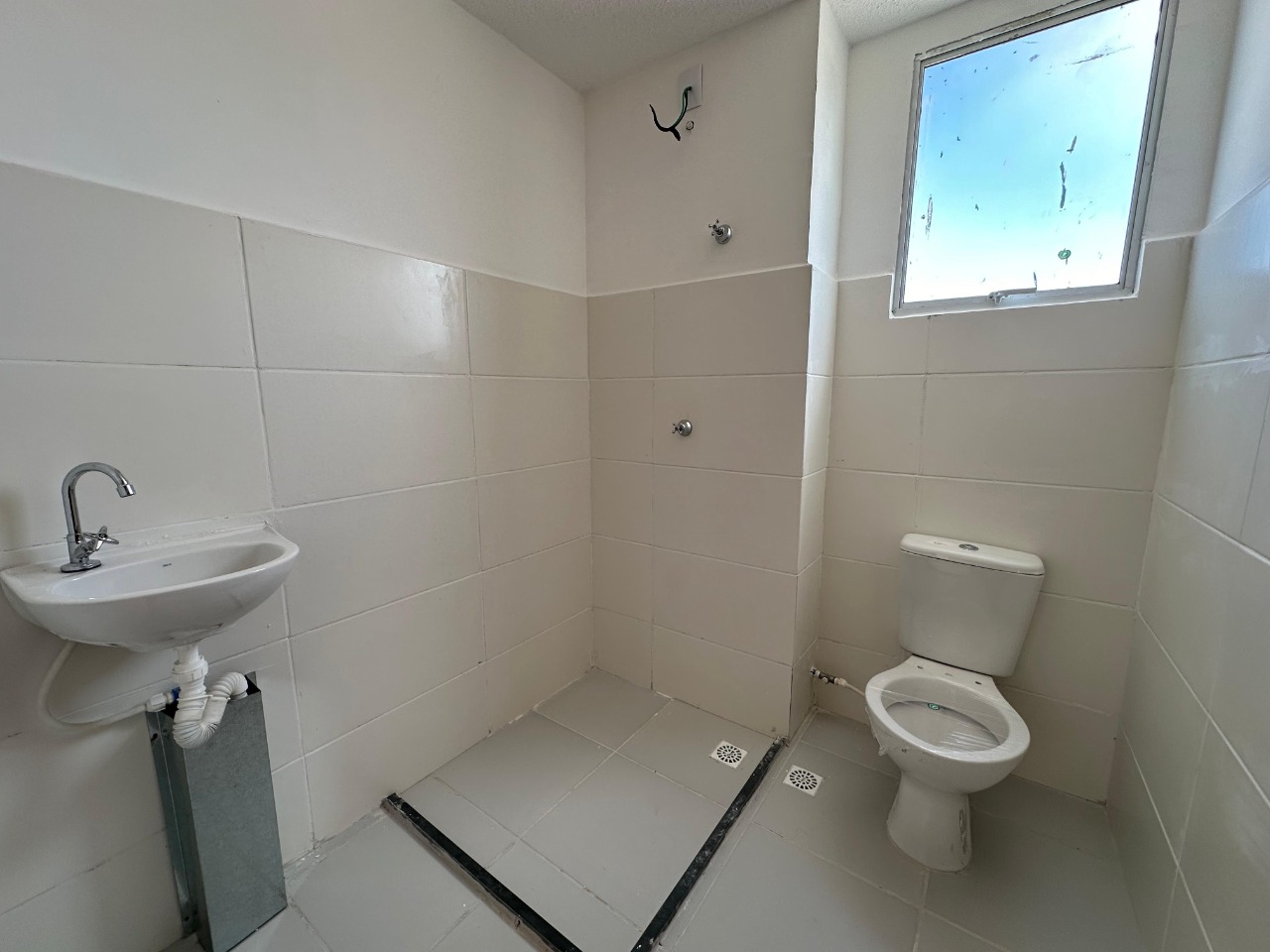 Apartamento 2 quartos para aluguel Residencial Sul Ipês 45m² Montes Claros MG: Banheiro Social