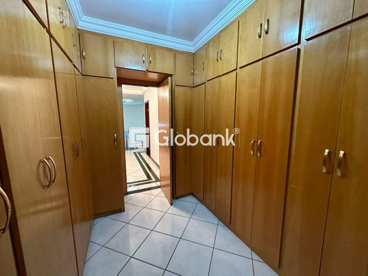 Casa 4 quartos para aluguel Ibituruna 570m² Montes Claros MG: Closet