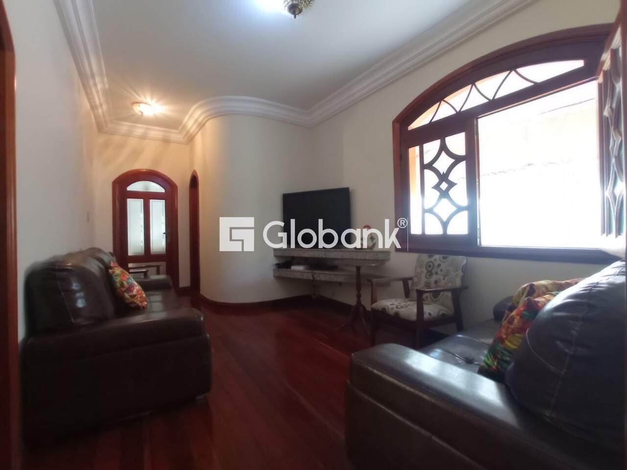 Casa 4 quartos à venda Jardim São Luiz 419m² Montes Claros MG: 