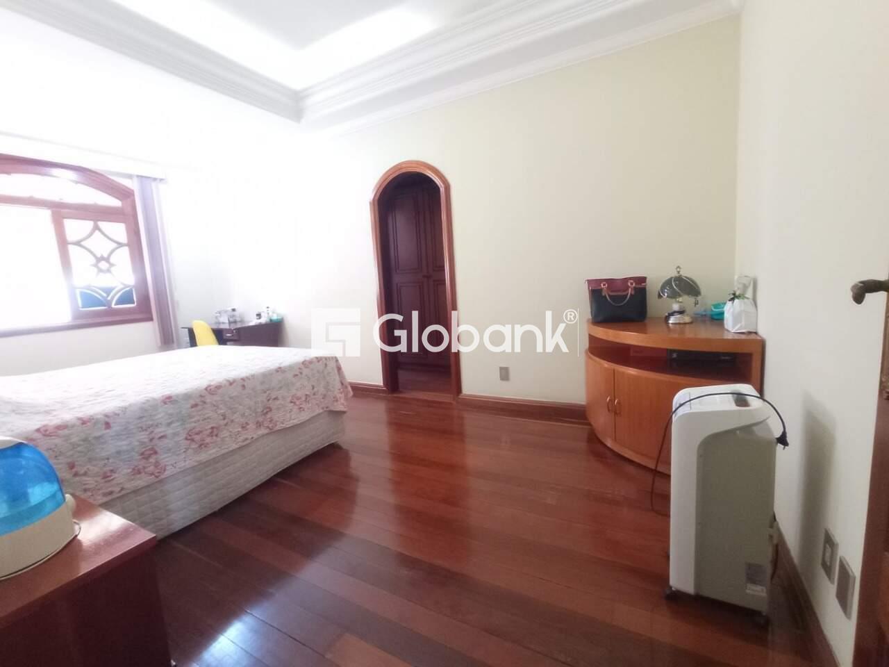 Casa 4 quartos à venda Jardim São Luiz 419m² Montes Claros MG: 