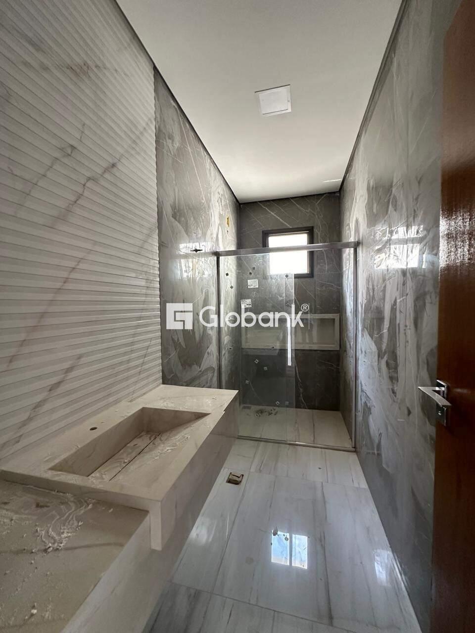 Casa 3 quartos à venda Ibituruna 230m² Montes Claros MG: Banho social