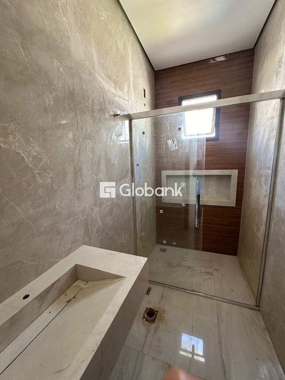 Casa 3 quartos à venda Ibituruna 230m² Montes Claros MG: Banho