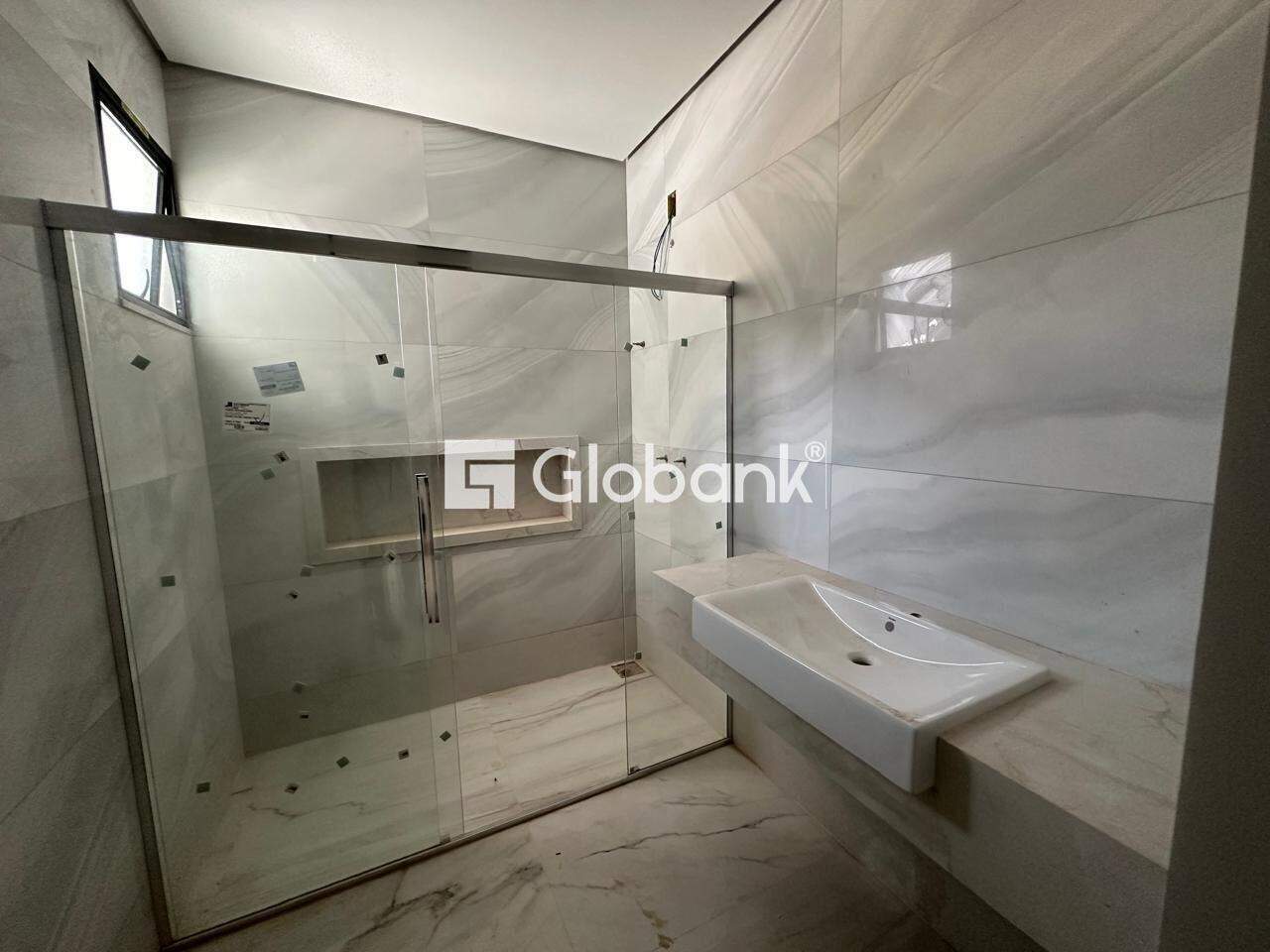 Casa 3 quartos à venda Ibituruna 230m² Montes Claros MG: Banheiro