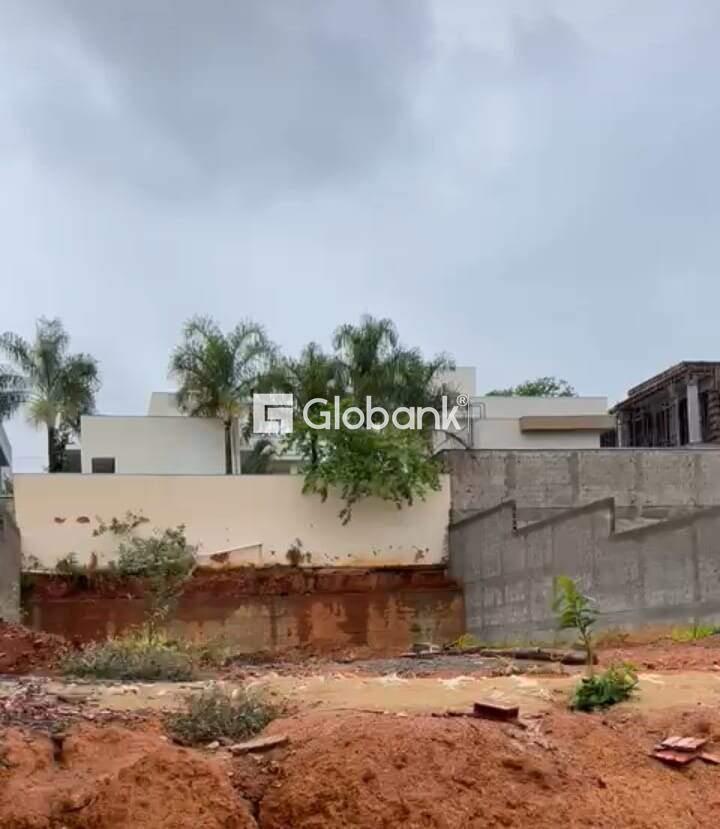 Terreno à venda Morada do Parque 0m² Montes Claros MG: FRENTE DO TERRENO MURADO